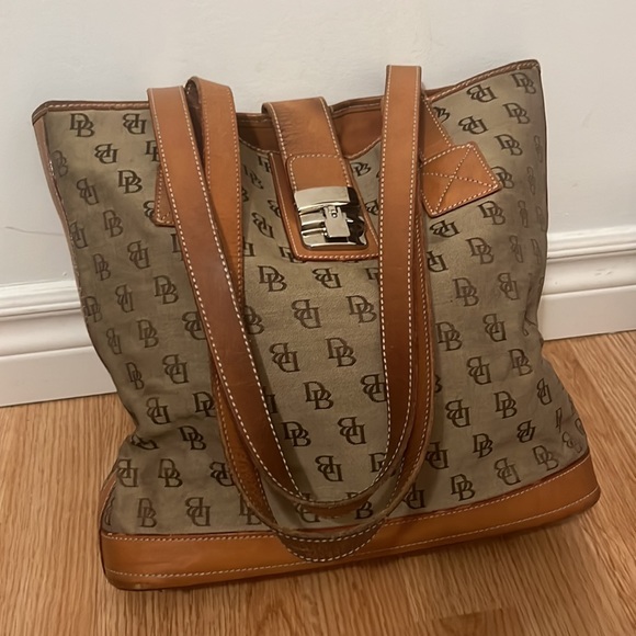 Dooney & Bourke Handbags - Dooney & Bourke vintage Bag